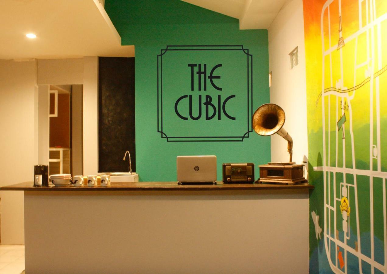 The Cubic Hostel Yogyakarta Exterior photo